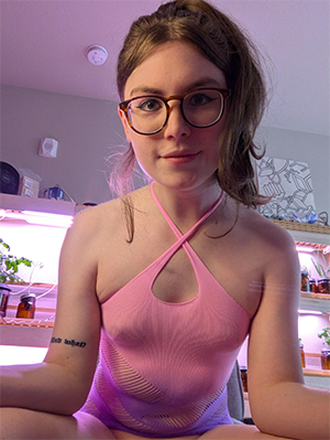 Transexuelle fake intello, véritable salope