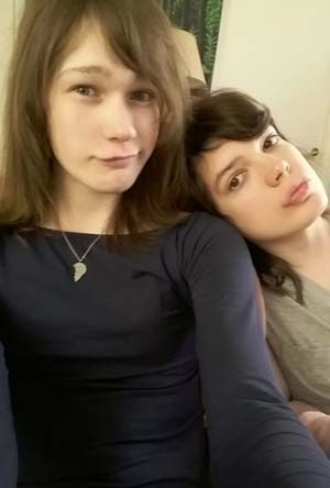Deux transexuelles à Paris pour fun et sortie