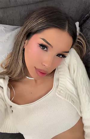 Tranny chaude qui se branle sur Nice