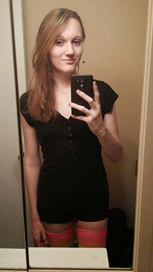 Qui veut bouffer ma queue de trannie ?