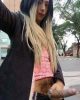 Trans exhib montre sa queue dans la rue